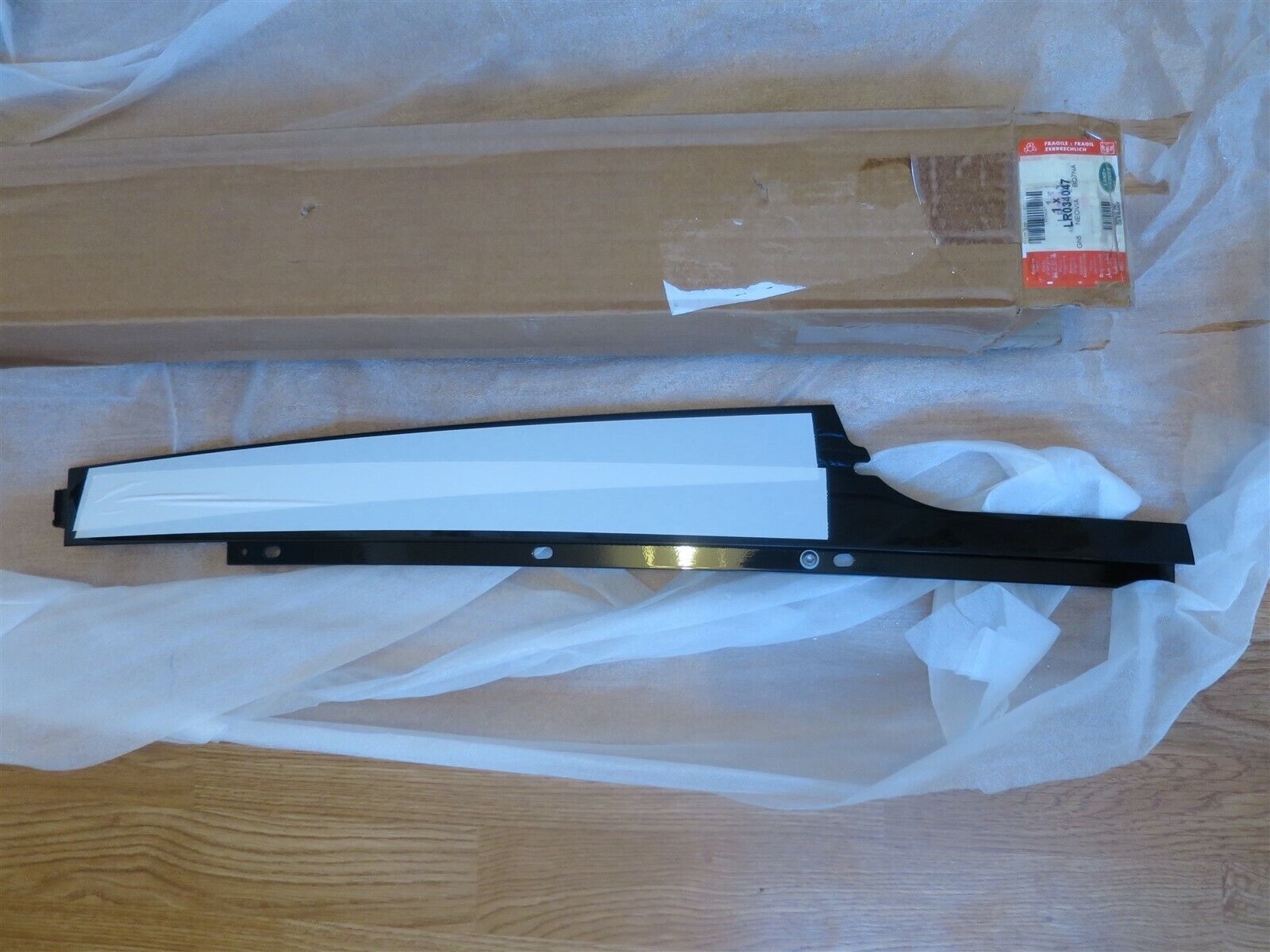 LR034047 - ARKA KAPI DİREK KAPLAMA-SAĞ( RR- 2015) - Land Rover