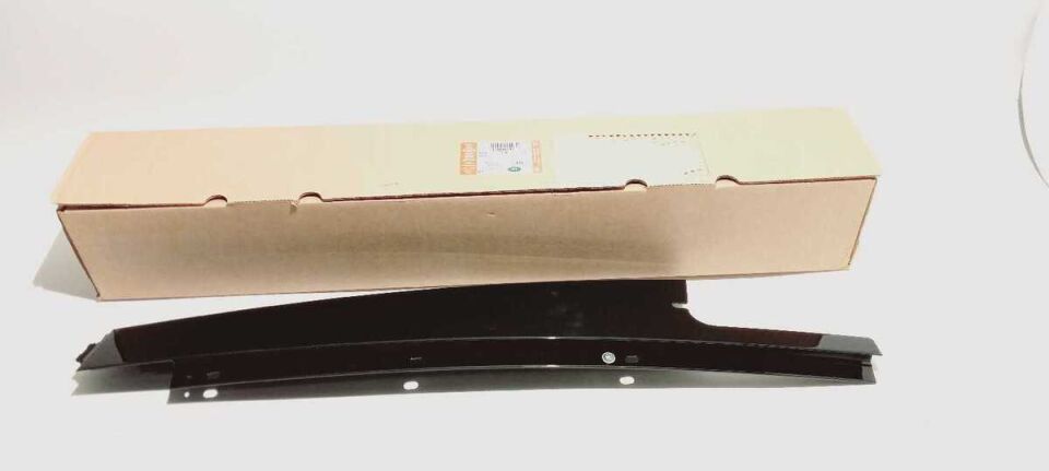 LR034047 - ARKA KAPI DİREK KAPLAMA-SAĞ( RR- 2015) - Land Rover