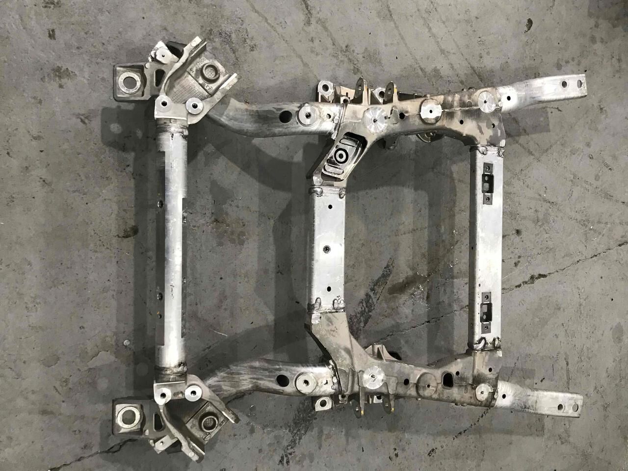 LR137777 - ÖN TRAVERS (3.0L V6 /SPORT/VOGUE) - Land Rover