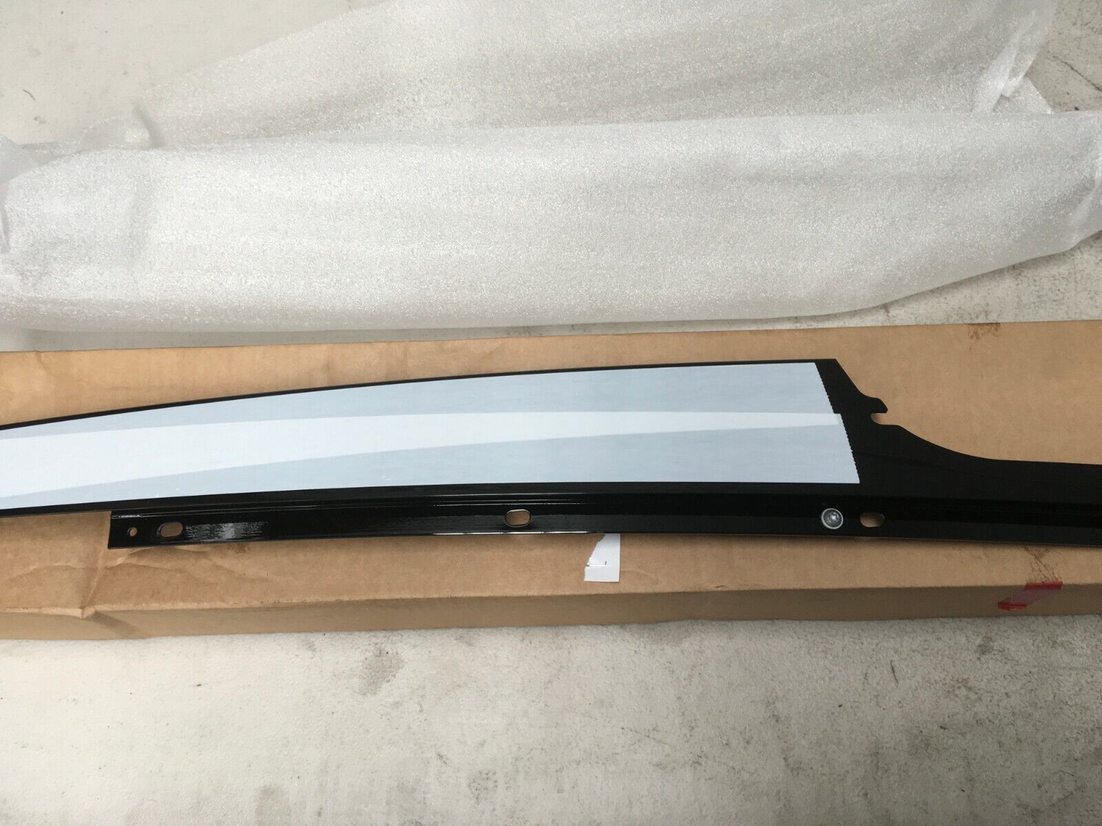 LR034037 - ÖN KAPI DİREK KAPLAMA SOL (VOGUE 2013>) - Land Rover