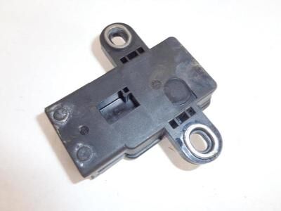 SRO000010 - SAPMA ALGILAYICI SENSÖR YAW RATE (3.0/4.4/VOGUE) - Bosch