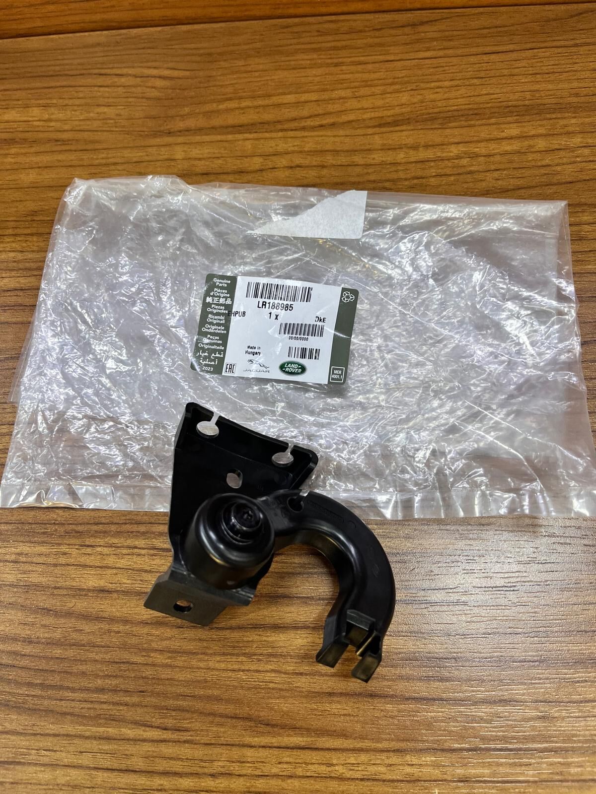 LR188985 - KAPUT AÇMA KOL BRAKETİ (NEW VOGUE 22>) - Land Rover