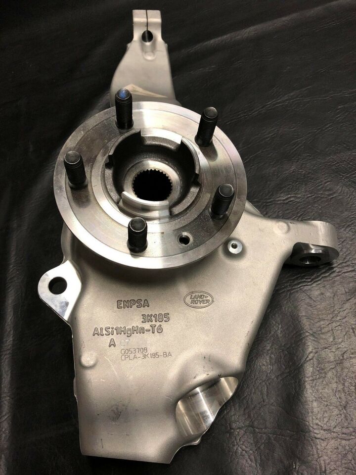 LR146343 - ÖN AKS TAŞIYICI SOL (3.0LV6/VOGUE) - Land Rover