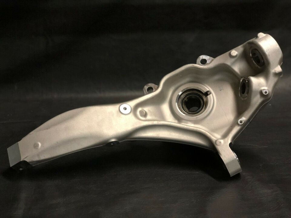 LR146343 - ÖN AKS TAŞIYICI SOL (3.0LV6/VOGUE) - Land Rover