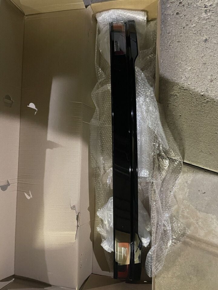 LR154485 - ARKA BAGAJ LAMBASI/ATLAS (VELAR) - Land Rover