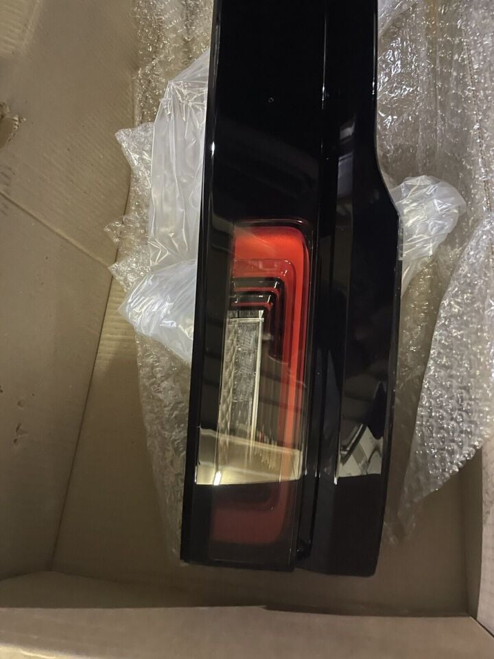 LR154485 - ARKA BAGAJ LAMBASI/ATLAS (VELAR) - Land Rover