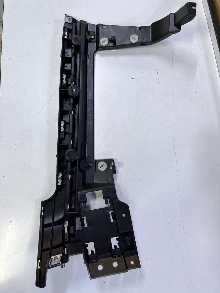 LR117254 - ARKA TAMPON BRAKETİ SOL (3.0L V6 VOGUE) - Land Rover