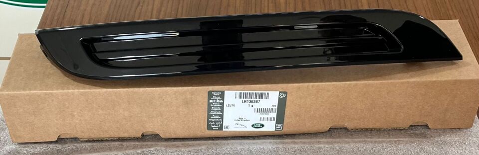 LR136387 - ÖN SİS FAR KAPAĞI SOL (VELAR) - Land Rover