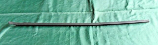 LR058620 - ÖN KAPI ÜST ÇITA SAĞ(DİSCO/5) - Land Rover