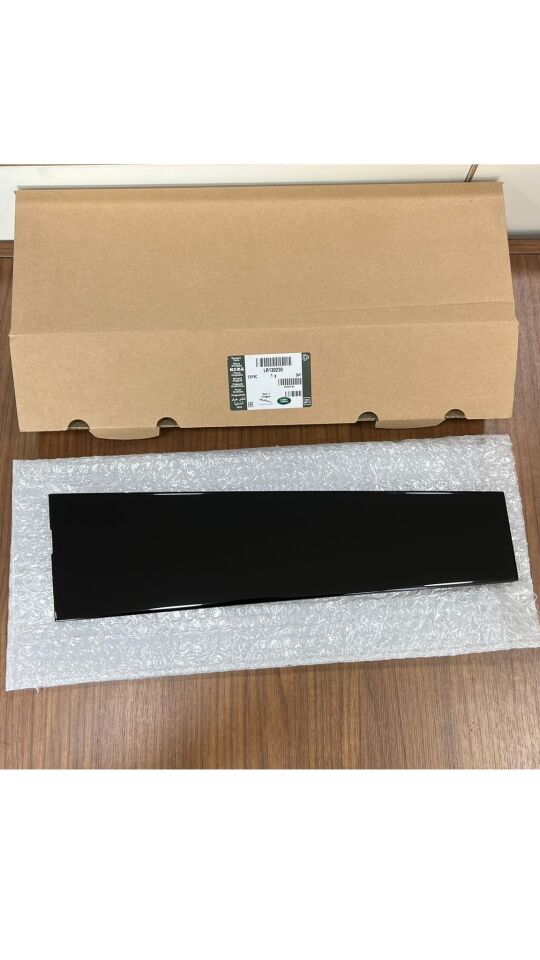 LR130230 - ARKA KAPI ÖN BAKALİTİ SOL (NEW DEFENDER) - Land Rover