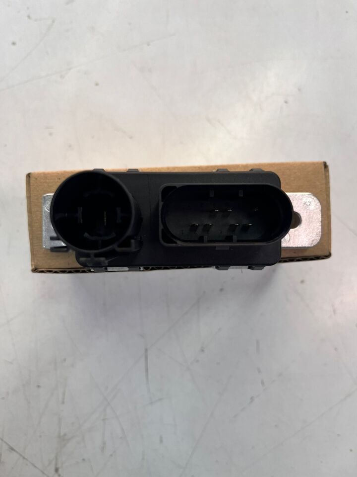 LR147217 - ISITMA BUJİ RÖLESİ (2.0L/VELAR) - Land Rover