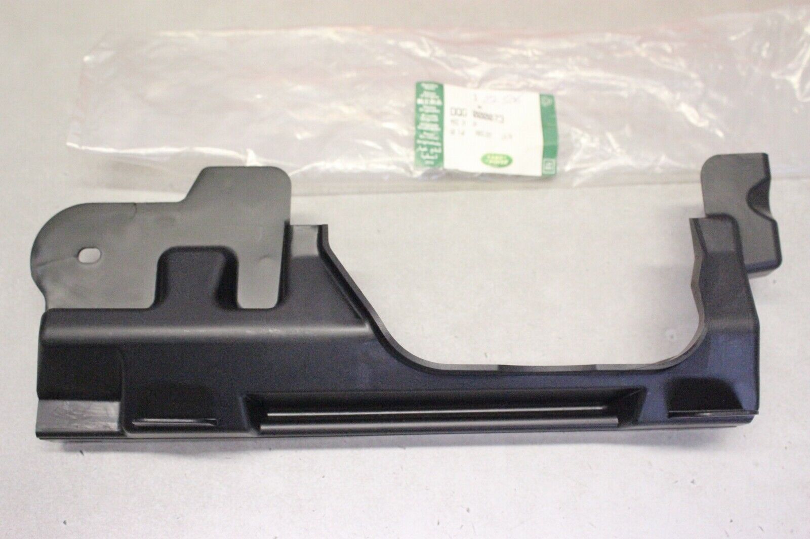 DQG000073 - ARKA TAMPON BRAKETİ SOL (2.7/3.0/SPORT/DİSC.S3-4) - Land Rover