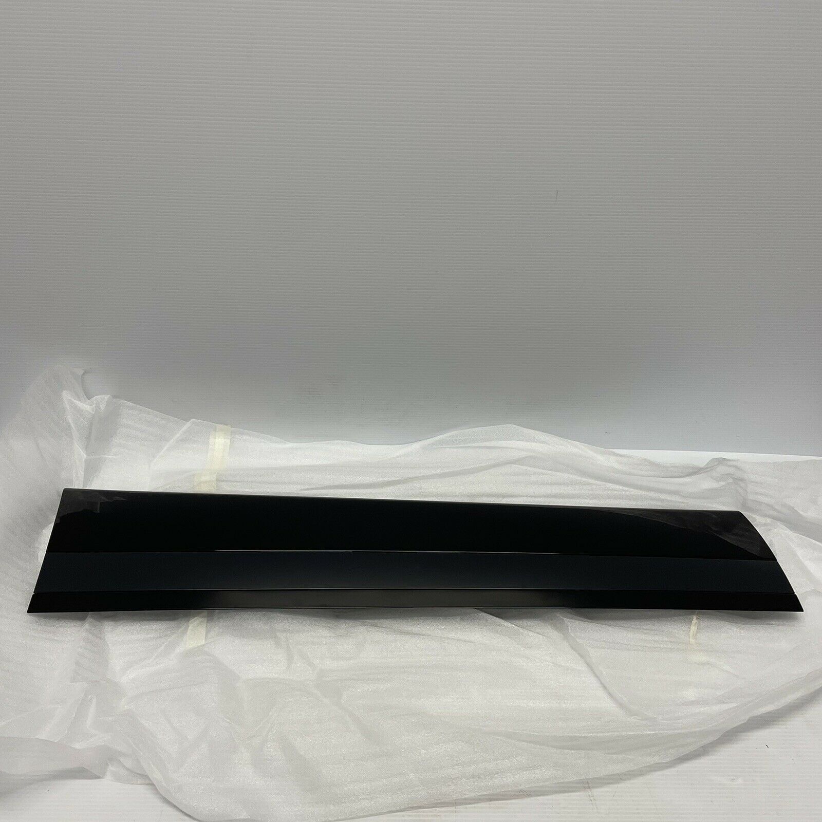 LR178286 - ÖN KAPI BAKALİT SOL(VELAR) - Land Rover