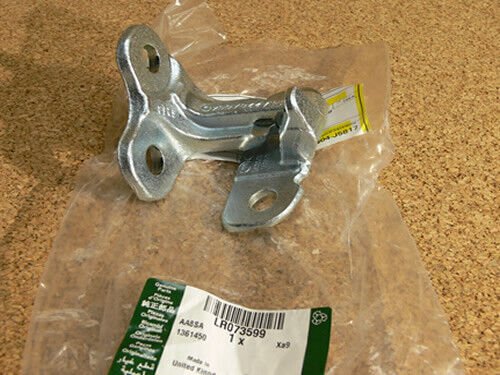 LR073599 - ÖN/ARKA KAPI MENTEŞESİ ÜST SAĞ (DİSCO-5/VELAR) - Land Rover