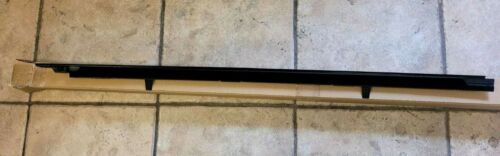 LR101099 - ÖN KAPI ÜST ÇITA SOL (DİSCO-5) - Land Rover