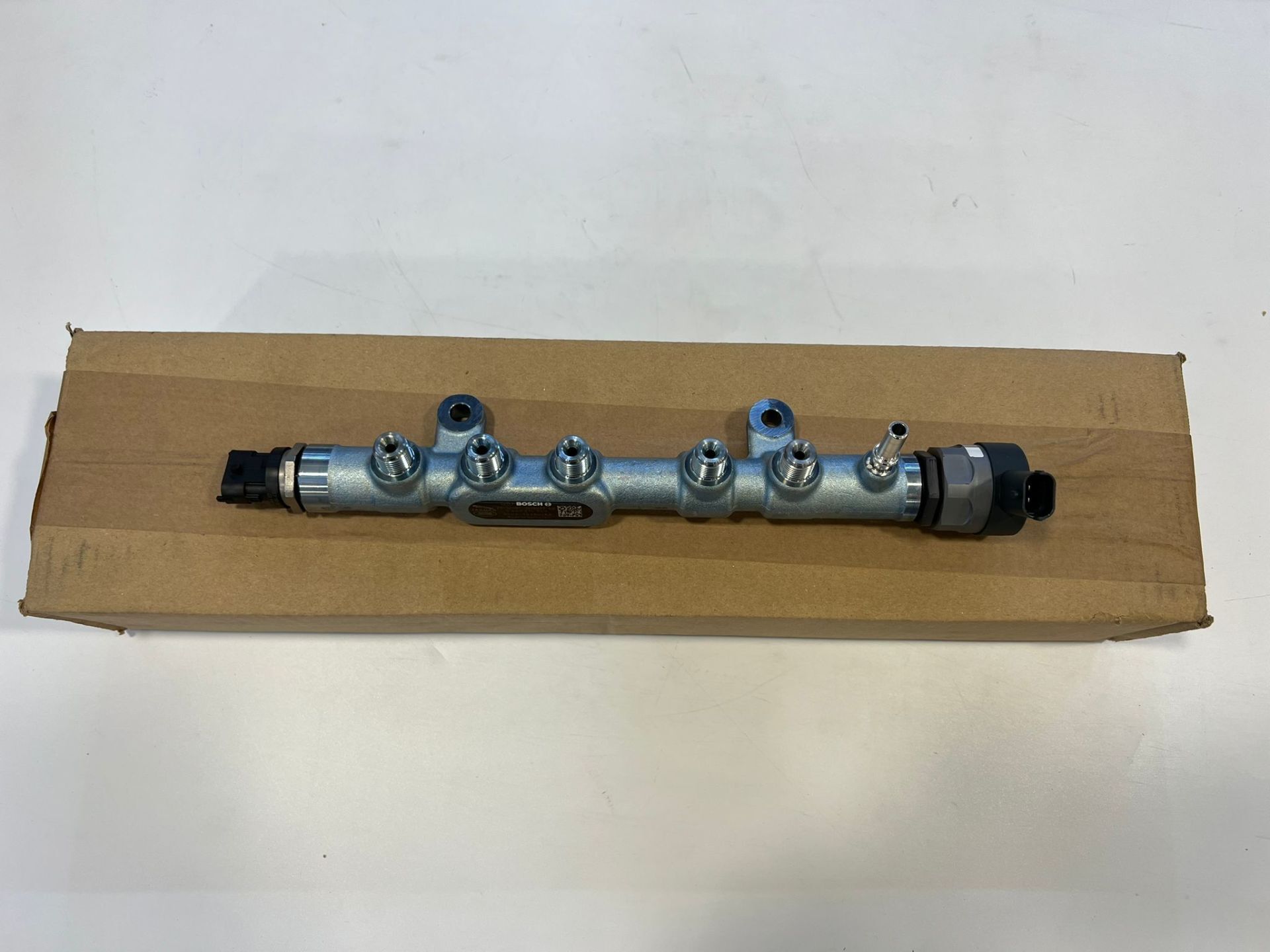 LR082273 - ENJEKTÖR KÜTÜĞÜ 2.0L DZL. (VELAR/DİSC.SPORT/DİSC.S5) - Land Rover