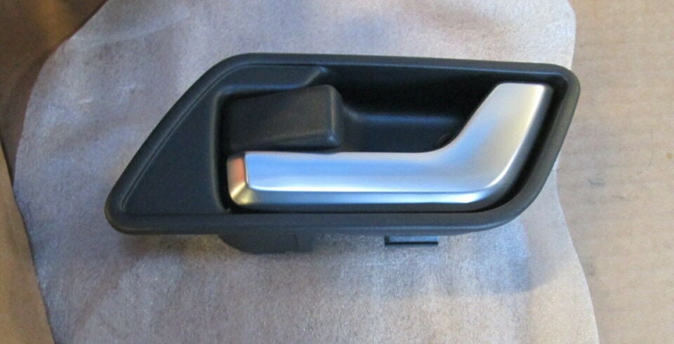 FVC500370WWE - ARKA KAPI İÇ AÇMA KOLU SOL (2.7) - Land Rover