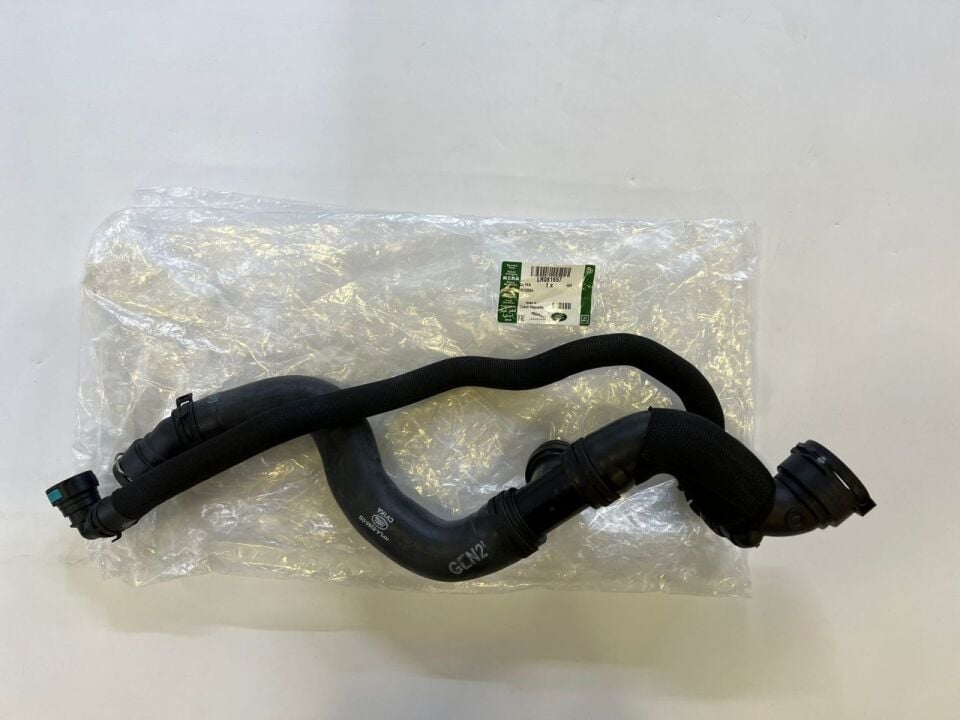 LR081657 - RADYATÖR ÜST HORTUM HA (3.0 V6/SPORT) - land