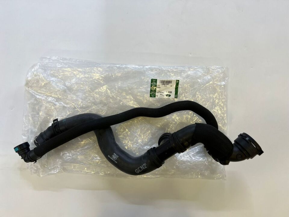 LR081657 - RADYATÖR ÜST HORTUM HA (3.0 V6/SPORT) - Land Rover