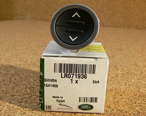 LR071936 - TORPİDO AÇMA DÜĞME (3.0LV6/VOGUE) - Land Rover