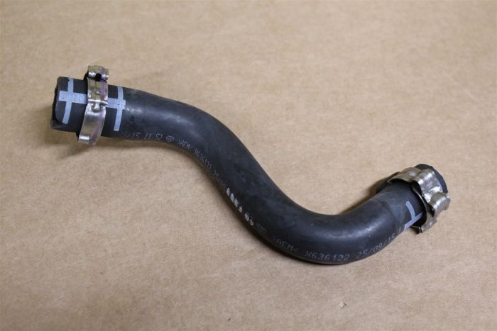 LR000994 - YAĞ SEPERATÖR ALT HORTUMU (2.2/EVOQUE/FREEL.2) - Land Rover