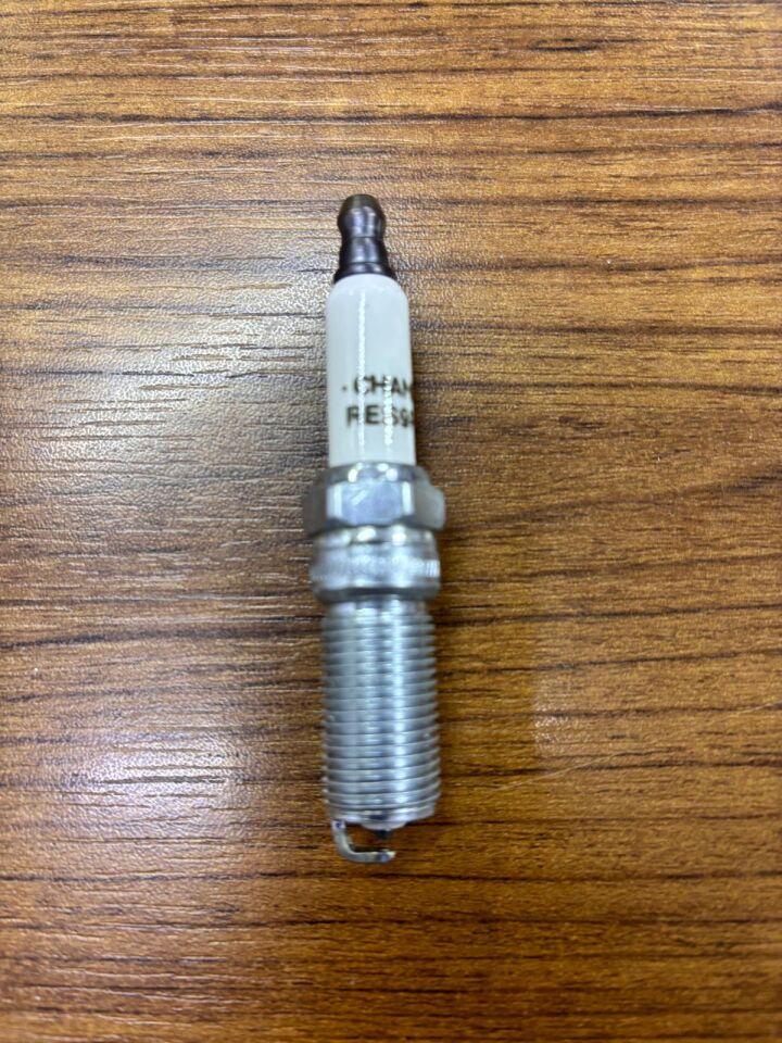 LR123892 - BUJİ (2.0L/EVOQUE/DİSCO/5/VOGUE) - Champion