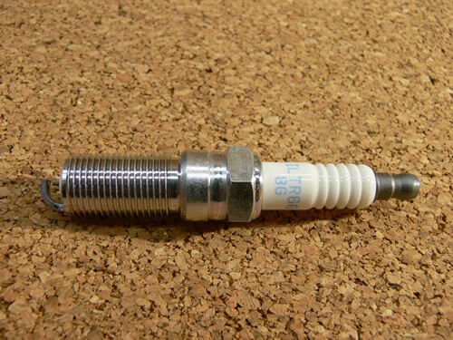 LR123892 - BUJİ (2.0L/EVOQUE/DİSCO/5/VOGUE) - Champion