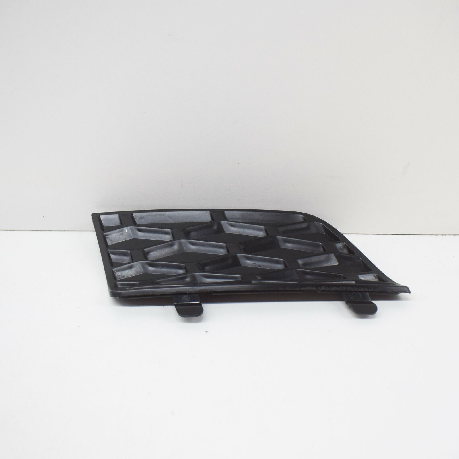 DXB500350PUY - ÖN TAMPON ALT KAPAK SOL (3.0/4.4/VOGUE) - Land Rover