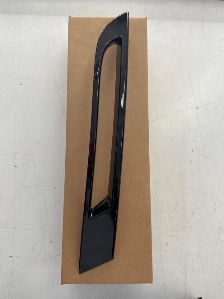 LR093516 - ÖN SİS FAR KAPAK SOL (VELAR) - Land Rover