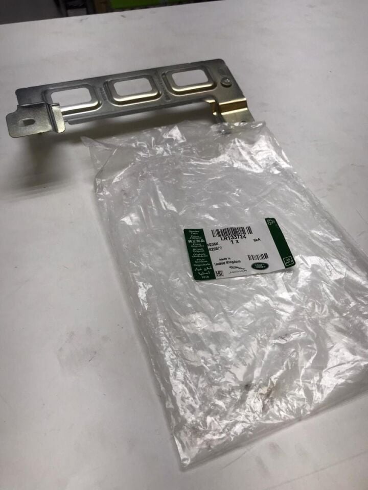 LR133724 - YAN BASAMAK BRAKETİ (NEW/DEFENDER) - Land Rover