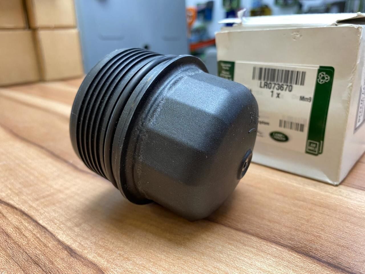 LR073670 - YAĞ FİLTRE KAPAĞI 2.0L (DİSCO-SPORT/EVOQUE) - Land Rover