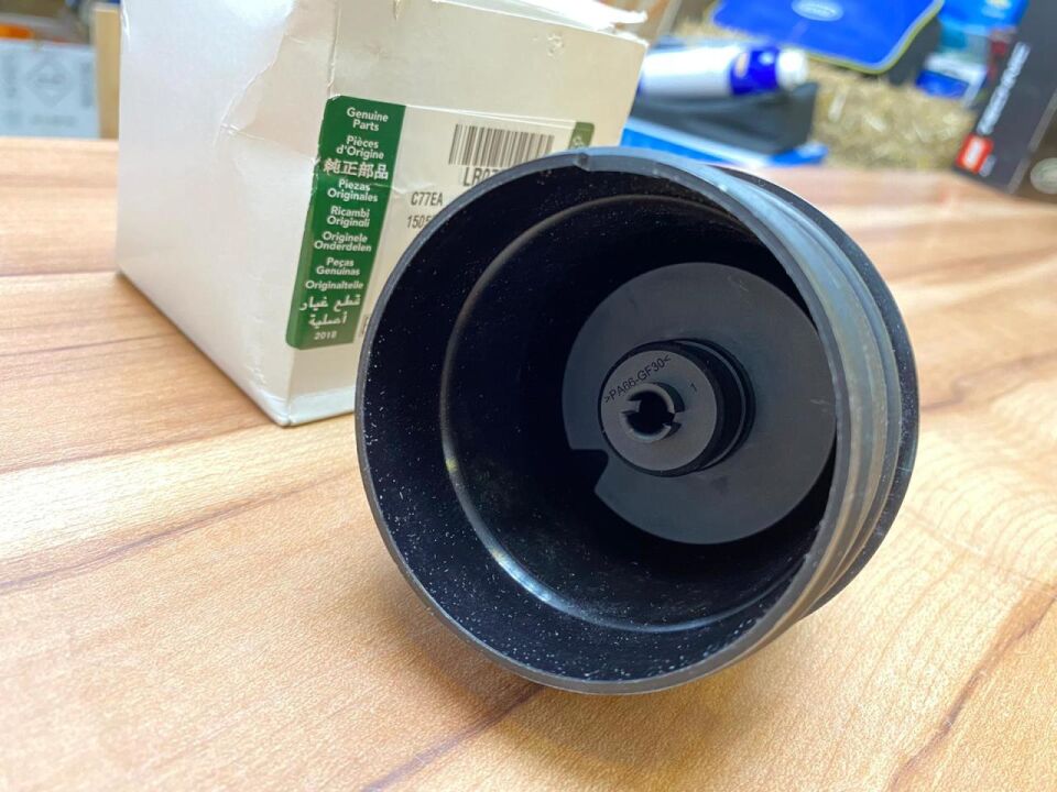 LR073670 - YAĞ FİLTRE KAPAĞI 2.0L (DİSCO-SPORT/EVOQUE) - Land Rover