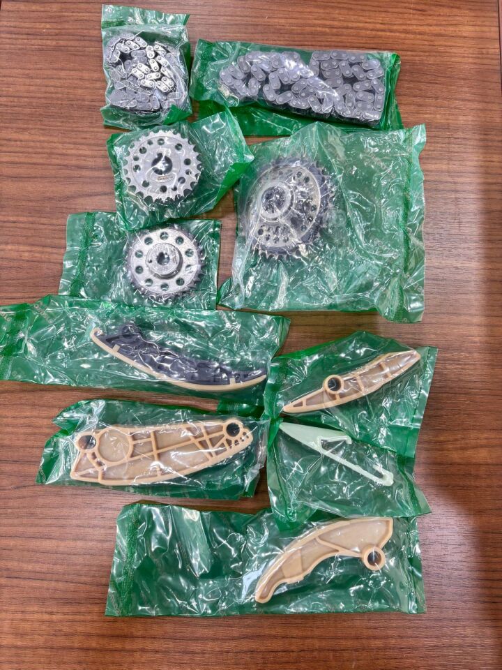 LR132676G - EKZANTRİK ZİNCİRİ SETİ  (2.0L DZL/RRS/VELAR/EVOQUE/DİSC.5/DİSC.SPORT) - Eurospare