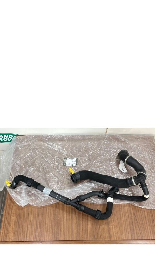 LR110235 - RADYATÖR ÜST HORTUMU (VELAR) - Land Rover