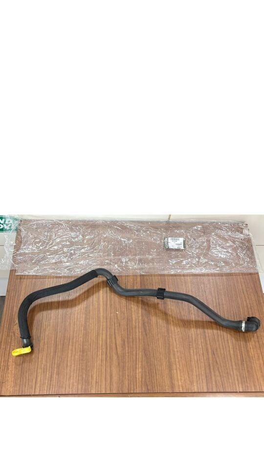 LR110238 - MOTOR YAĞ SOĞUTUCU HORTUMU (VELAR) - Land Rover