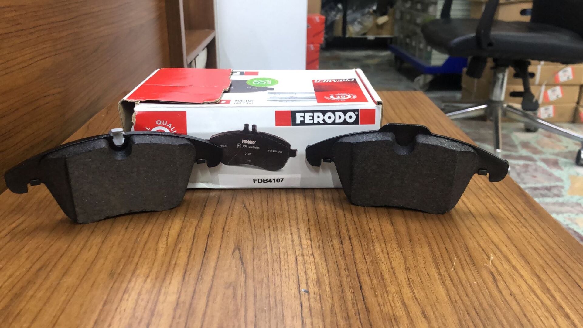 C2C42014 - ÖN BALATA (XF JAGUAR) - Delphi