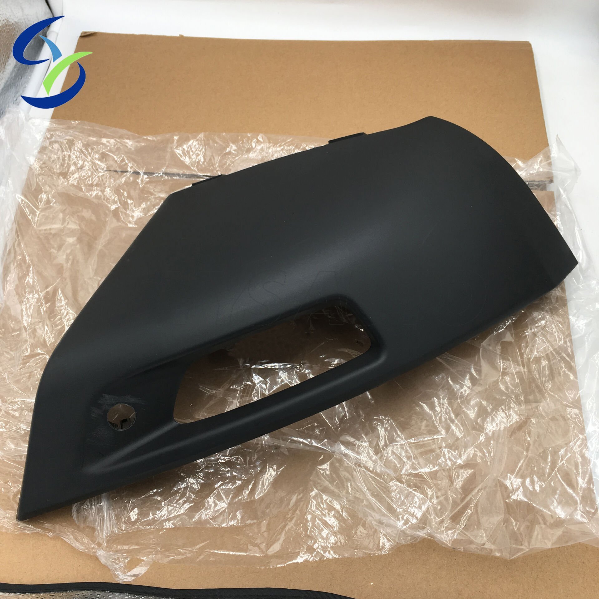 LR045052 - ÖN TAMPON SPOİLER SAĞ (3.0L V6) - Land Rover