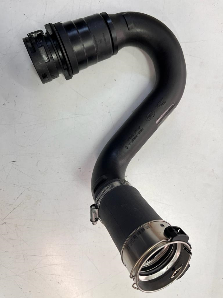 LR092416 - İNTERCOOLER ALT HORTUMU (VELAR) - Land Rover