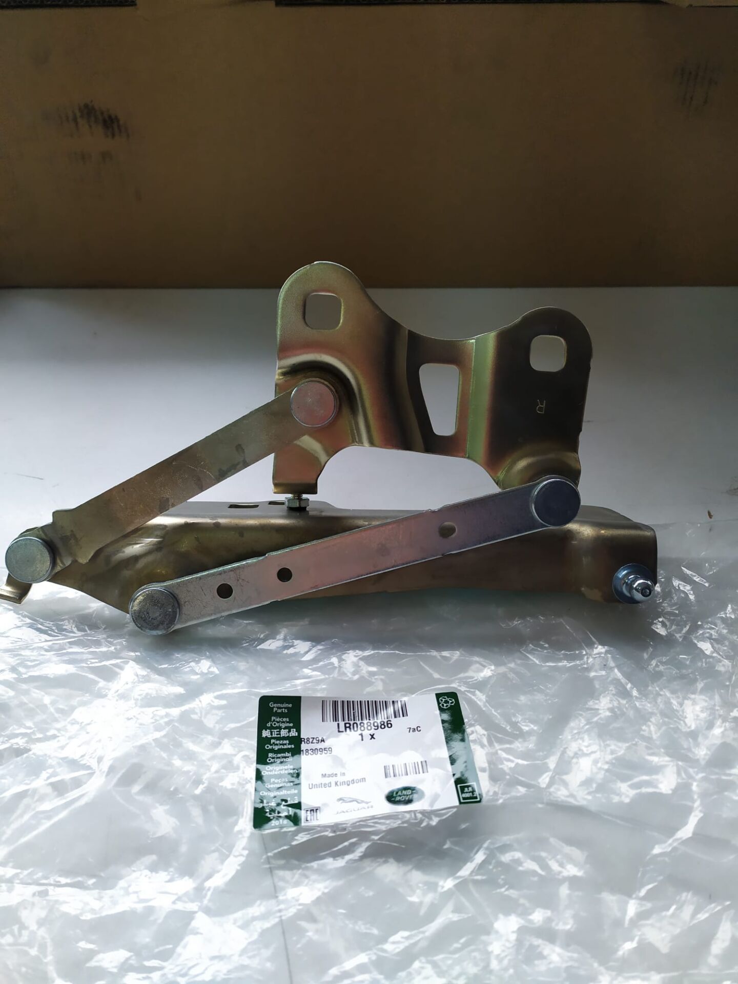 LR088986 - KAPUT MENTEŞE SAĞ (3.0L V6) - Land Rover