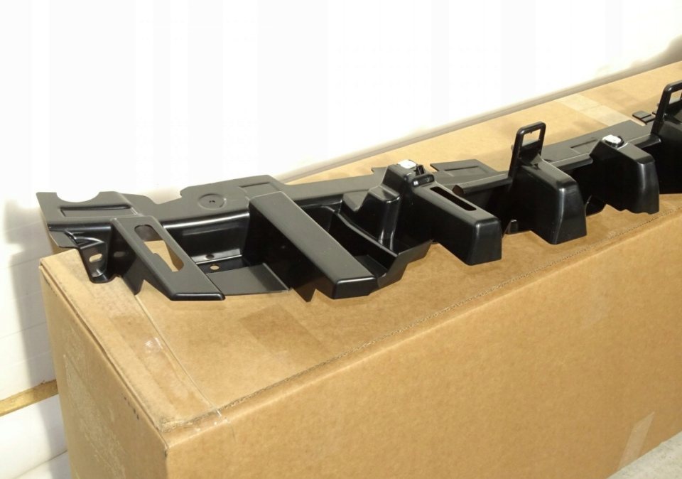 LR117396 - ÖN TAMPON ÜST BAKALİTİ (RRS/2018) - Land Rover