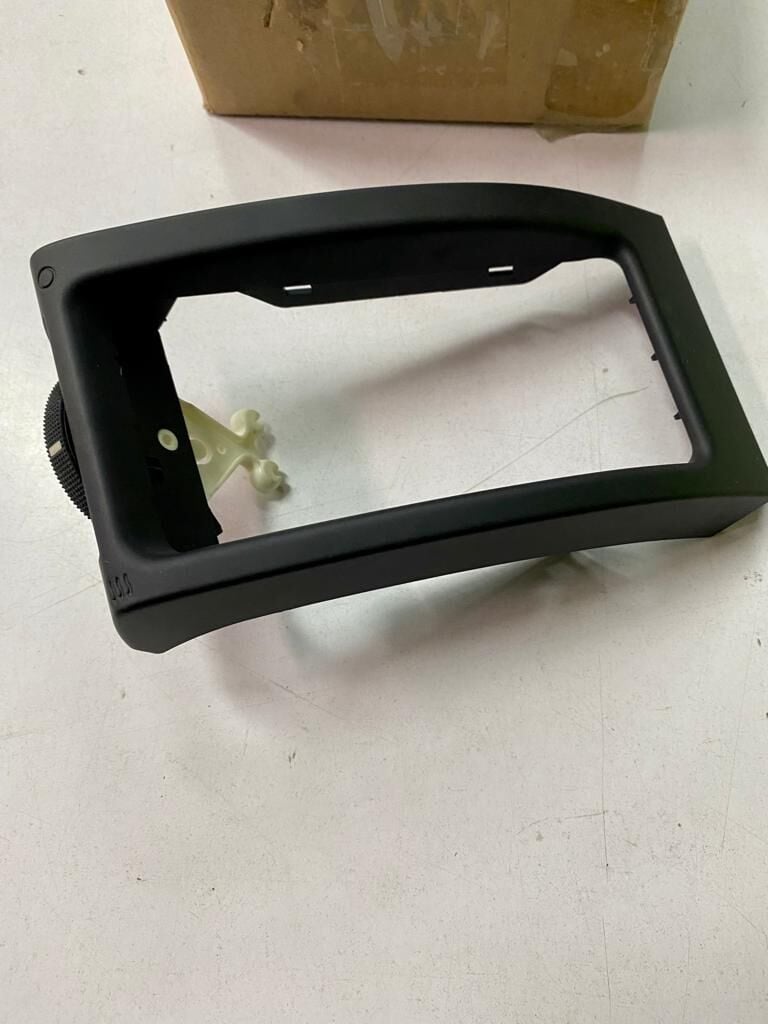 LR007192 - TORPİDO HAVA KAPAK ÇERÇEVESİ SAĞ (2.2) - Land Rover