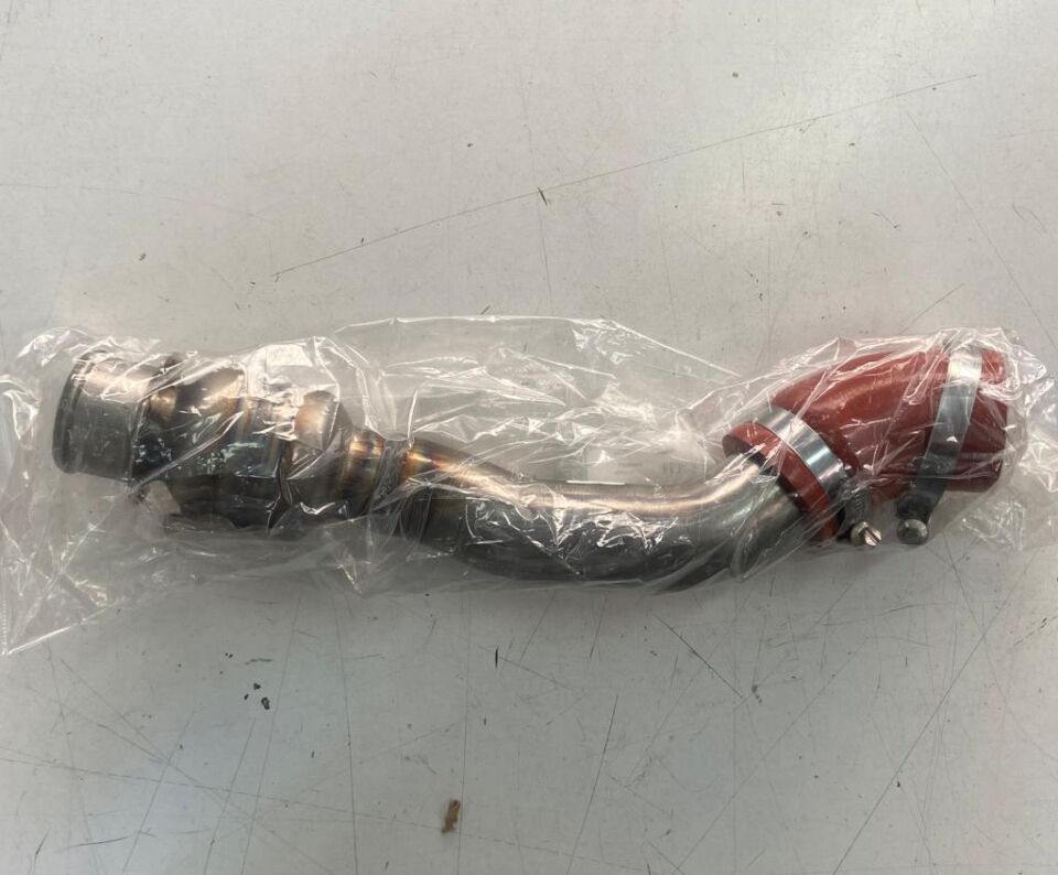 LR056348 - TURBO BORUSU SAĞ (3.0/VOGUE/RRS ) - Land Rover