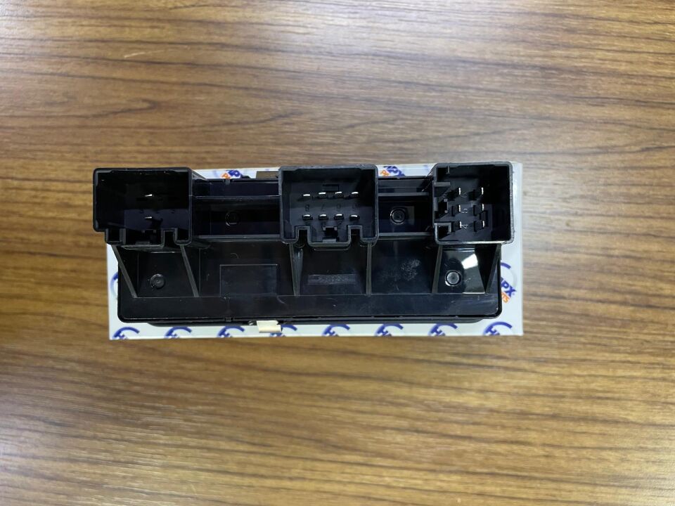 YUD501570PVJR - CAM DÜĞME PANELİ ÖN SOL 7A (2.7/RRS/DİSC.S3) - Hmpx