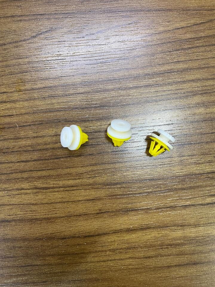 DYC101420G - ÖN KAPI ALT BAKALİT KLİPSİ (2.7/3.0) - İNG-İTHAL