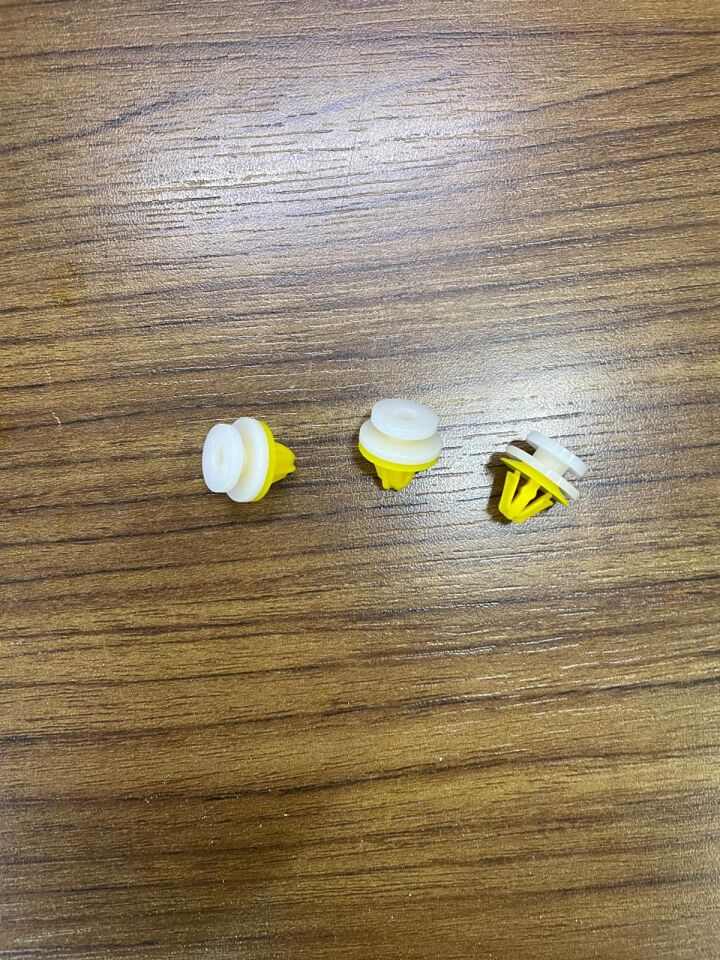 DYC101420G - ÖN KAPI ALT BAKALİT KLİPSİ (2.7/3.0) - İNG-İTHAL