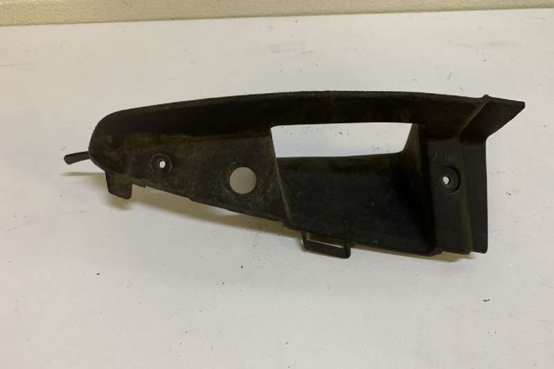 LR099442 - ÖN TAMPON BRAKETİ SOL (RRS/2014) - Land Rover