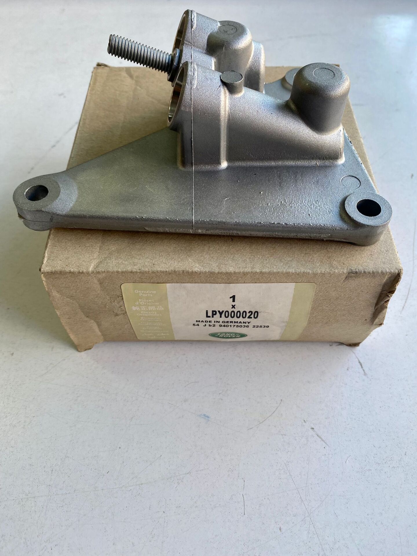 LPY000020 - ADAPTÖR YAĞ SOĞUTUCU (RR2 4.4) - Land Rover