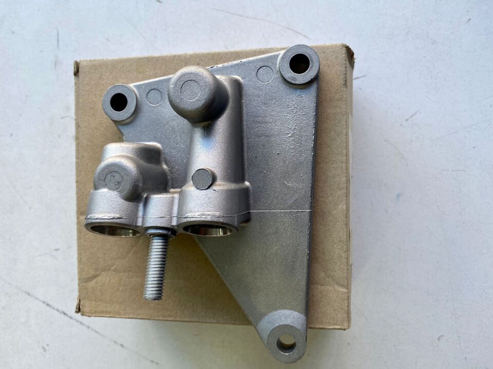 LPY000020 - ADAPTÖR YAĞ SOĞUTUCU (RR2 4.4) - Land Rover