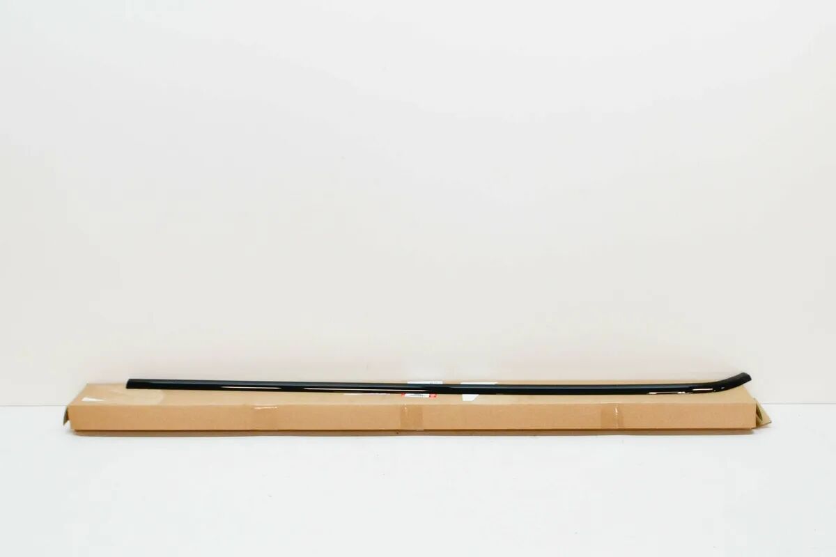 LR035341 - ARKA ÇAMURLUK CAM ALT ÇITA SOL (EVOQUE) - Land Rover