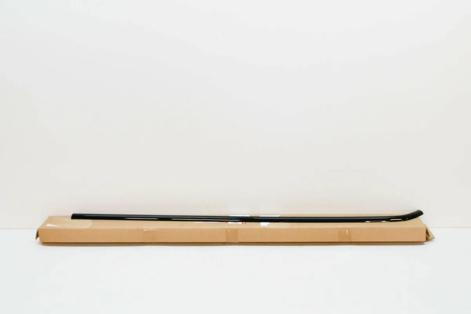 LR035341 - ARKA ÇAMURLUK CAM ALT ÇITA SOL (EVOQUE) - Land Rover